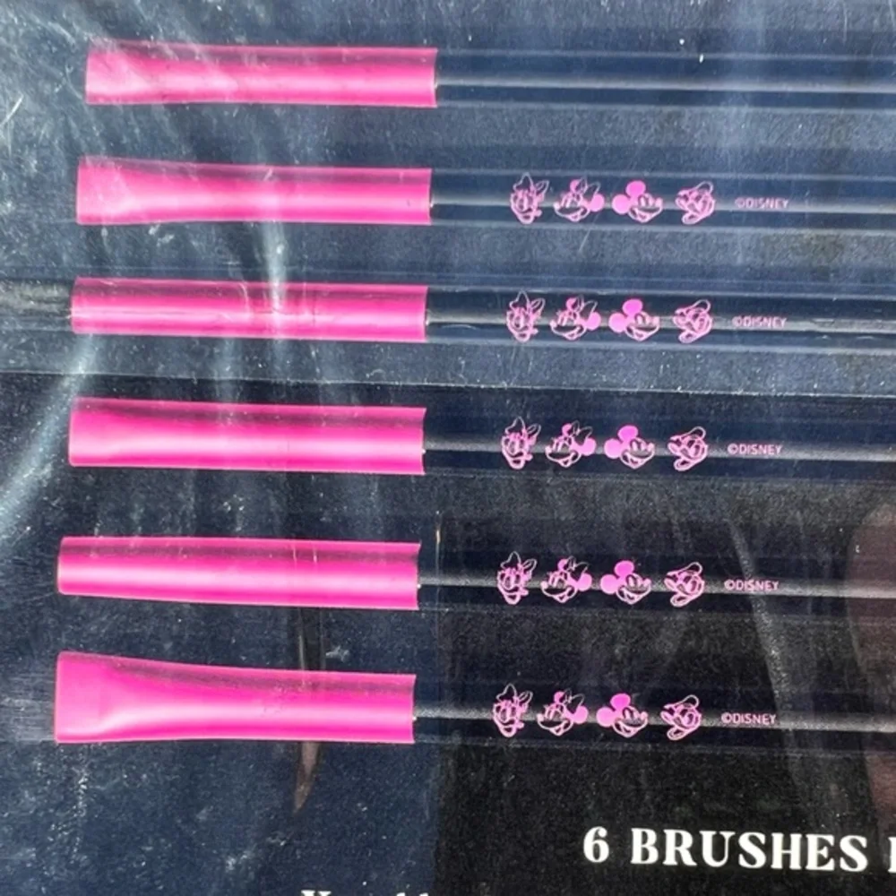 NIB SEALED Morphe Mickey & Friends truth be bold 6 piece‎ makeup brush set